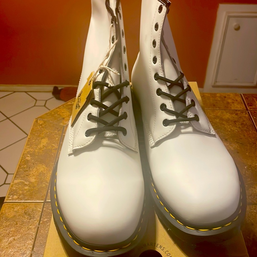 Dr Martins white smooth 8 eyelet boot US 15 UK 14